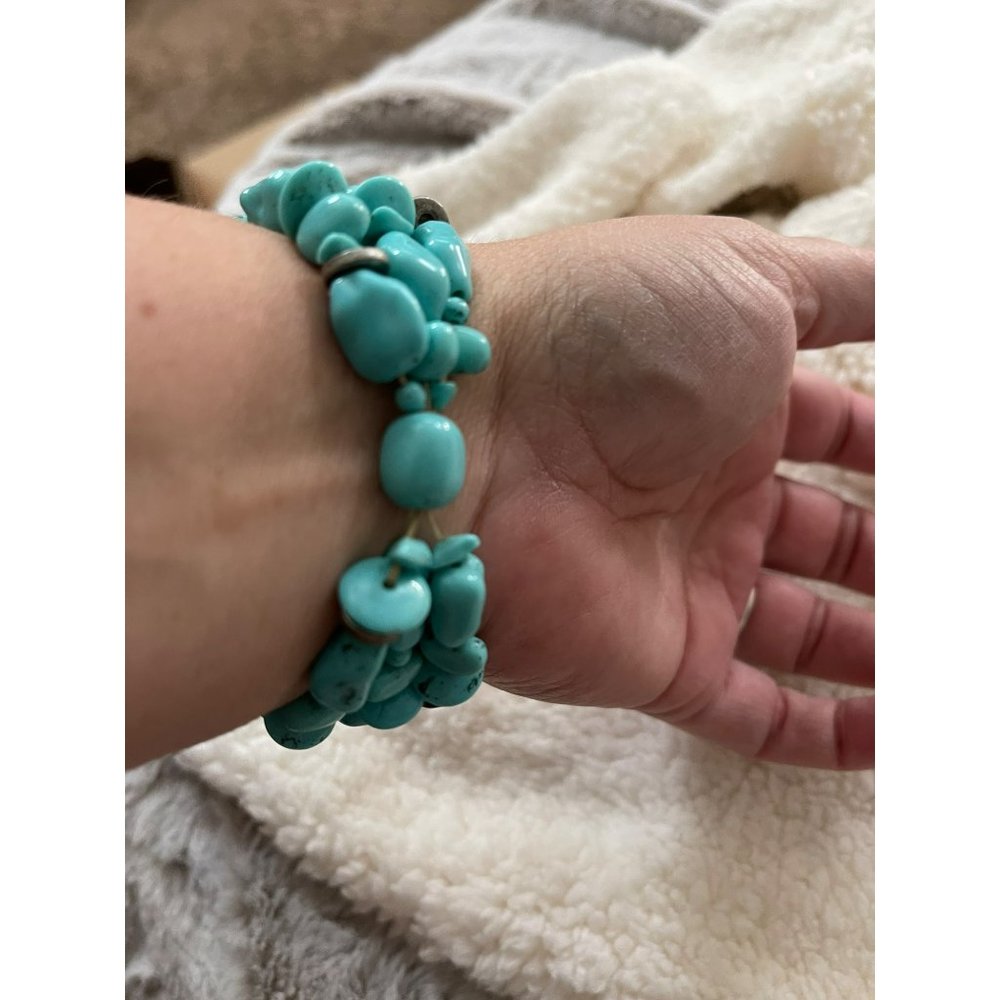 Faux Turquoise 3-Strand Beaded Stretch Bracelet - Picture 2 of 8